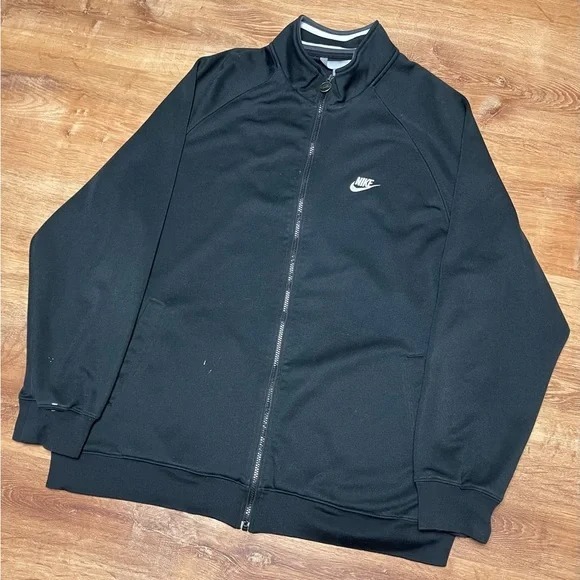 Activewear: Nike, ALO Yoga, Adidas & More Posh Party